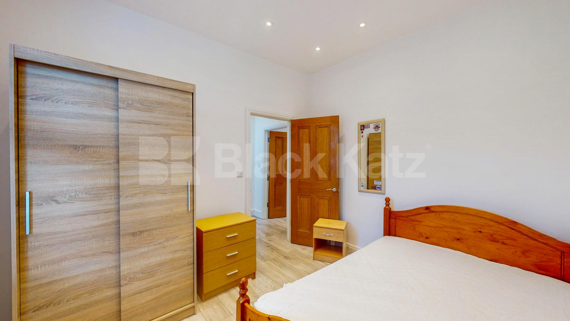 Elegant & Expansive Six Bed 4 Bath Residence with Private Garden in Holloway Mayton Street, Holloway